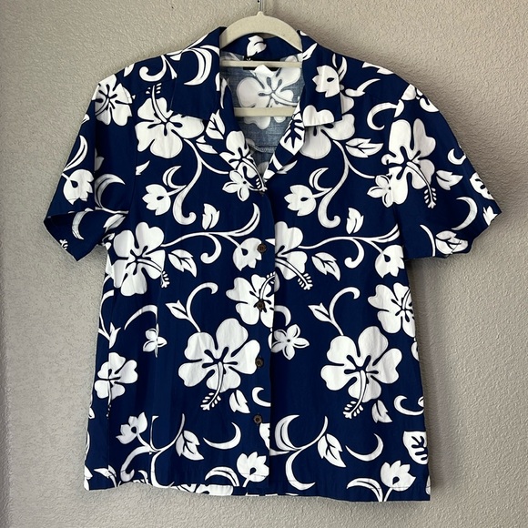 Puanani By RJC Women’s Navy Blue And White Hibiscus Floral Hawaiian Top Small - Picture 1 of 8
